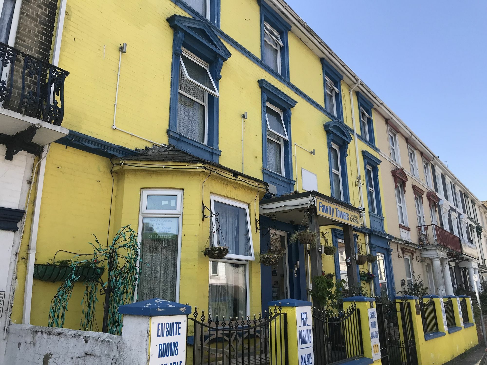 Hotel Fawlty Towers Great Yarmouth Exterior foto